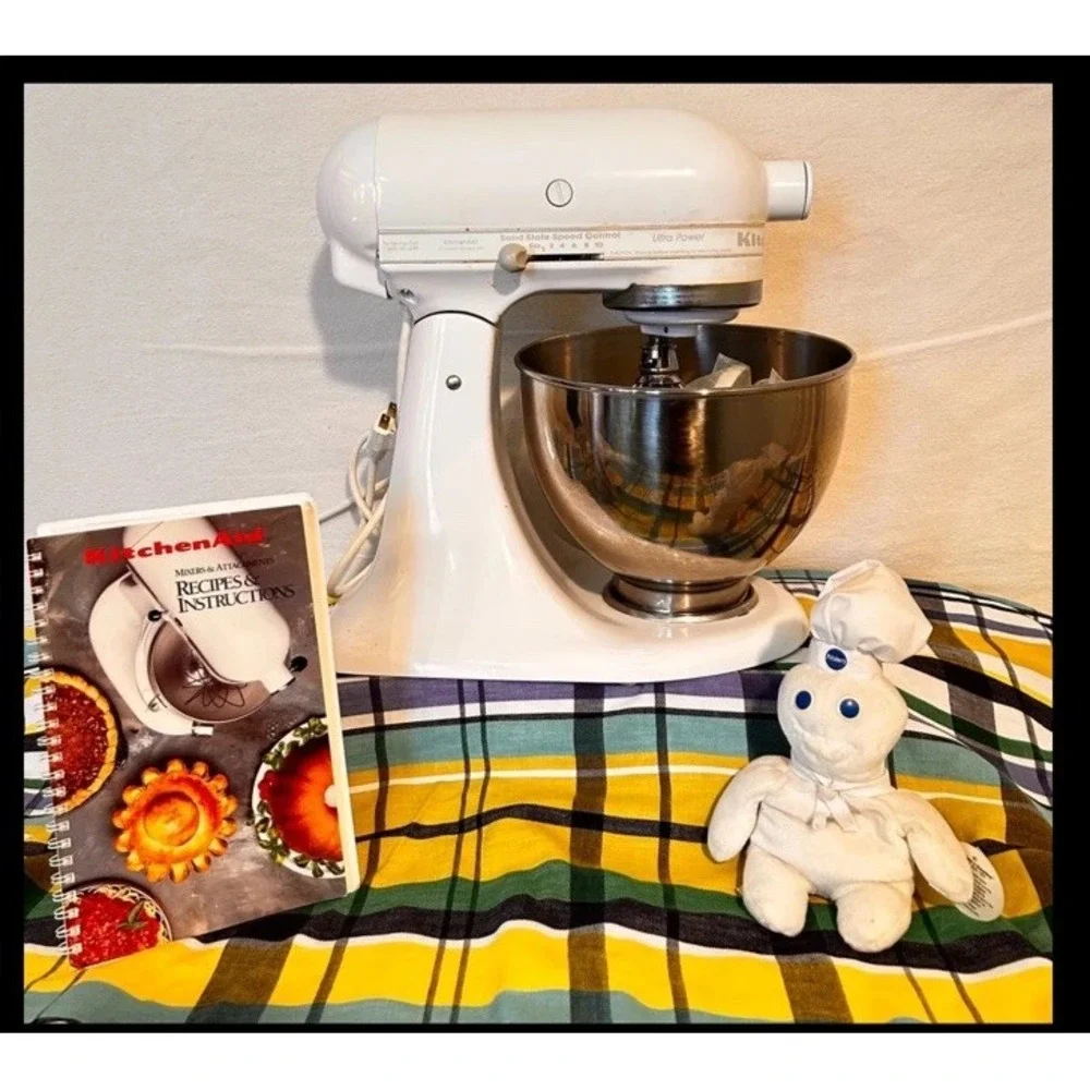 KitchenAid Ultra Power KSM90WH 300W Tilt-Head Stand Mixer White with Cover